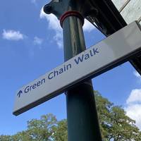 Welcome to the Green Chain Walk! This section starts at Crystal Palace station and ends at Nunhead Cemetery. Turn right into the park.