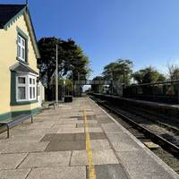 This walk starts at Harlech railway station, served by trains on the Cambrian Coast Line from Pwllheli to Aberystwyth and Shrewsbury.