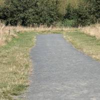 This is the path around the lake. Suitable for wheelchairs, prams and cyclists. This is towards the end of the walk.