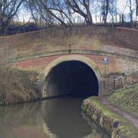 Continue down the pay next to the canal until you reach the Braunston tunnel and follow the footpath up the stairs to your right