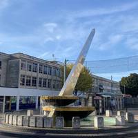 Start this walk at the Sundial Fountain on Armada Way (PL1 1RJ). A 12 min walk from the train station and beside a popular bus stop.