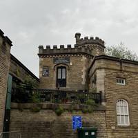 This walk starts at Hartley’s Cafe, West Lodge, Lendal Bridge, York YO1 7DP. Facing away from this cafe, head to the river front.