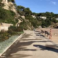 Start the walk on this pathway, on the left side of the beach as you look at the sea 🌊 in Sa Riera