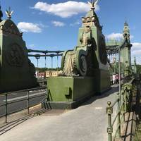 Start at beautiful Hammersmith bridge. Just a short walk from the underground, cross the bridge and turn down onto the path.