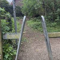 Passing through the pedestrian gateway, begin to reflect upon what a ‘mindful’ walk might look like for you 🌿