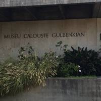 This walk begins at the Museu Calouste Gulbenkian which houses one of the largest private art collections in the world.