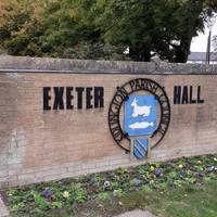 This walk begins at Exeter Hall near the village centre (OX5 1AB). Buses stop near here and parking is available.
