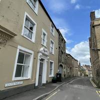 ...then turn right onto South Parade and walk to the end of the road.