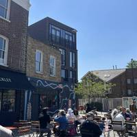 At the bottom of the ramp, you’ll find cafes with toilets and outdoor seating.