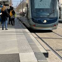 Take tram B to the stop “Les Hangars”. Cross the road & make your way to the riverside walk. Then turn left.