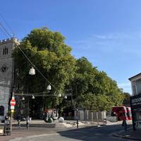 The footway here becomes part-pedestrianised as Mare Street is a vibrant local high street.