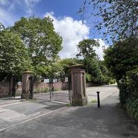 This walk starts at Princes Park. The nearest bus stop is on Devonshire Road West (Buses 4 & 204). There is also on-street parking here.