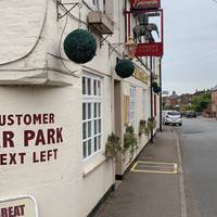 Start your walk by the Elephant and Castle pub and start your walk on Croft Road.