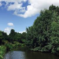 Start to follow the waterway along the path. This canal is 220 years old and stretches 46 miles all the way to the River Trent.