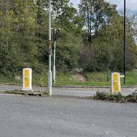 On the opposite side, cross Fountains Hill at the traffic island and go straight ahead on an earth path into the trees.