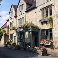 To your right you'll find a pub, where you can stop for refreshments. Toilets are available.