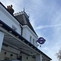 Welcome to Langley! This walk begins at the new Elizabeth Line station. There’s frequent rail services from Paddington and Reading.