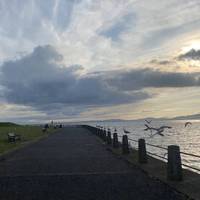 Head left along the promenade.