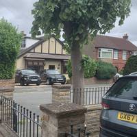 Start at the tree in Arnold Road
