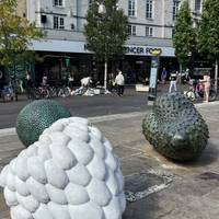 Turn left up the ramp. On your right hand side you’ll see the Windrush fruit sculpture. Find out more about this artwork below. 👇