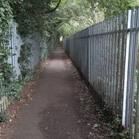 Start at the Oxford Road entrance for Ray Park and follow the path along. Once at the end of the path turn left.