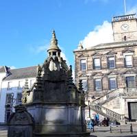 Start at the "Cross", a square in Linlithgow on many bus and cycling routes.