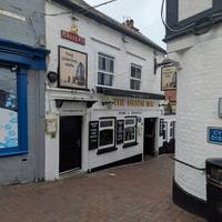 Turn right on Watch House Lane, with the Union Pub, the oldest pub in Cowes, on tour left.
