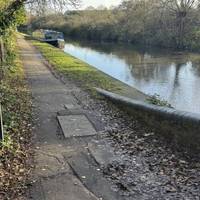 Walk onto the canal tow path, taking a left turn towards Brentford. This is signposted here. Right is the flight of locks (an earlier walk).