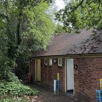 The mill has public toilets. You need a RADAR key for the accessible one.