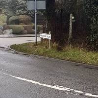 After about 100 metres, by house 250, cross right to the road-name sign and enter the path behind it as shown by the Loop signpost.