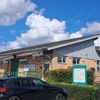 Start the walk from the Kirby Muxloe Library, you can park your car here or take the 153 bus, which stops just up the road on Princess Drive