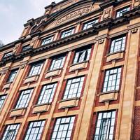 On Trevor Place you’ll find the old Harrods warehouses, admire the stunning architecture.