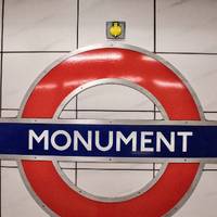 We start our journey from Monument station. Find your way out and look for the monument.