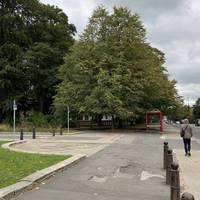 Woodhouse Moor is one of the most popular parks in the city. Let's go check it out! Facing the side of the Library, begin by turning right.