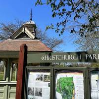 Welcome to this walk around Christchurch Park. It’s a step-free walk for all the family.