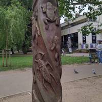 Start the walk at the meeting point by the pond. How many of the pond animals, included in the carving, can you identify?