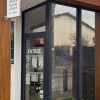 Juste à côté de l’office de tourisme, l’espace Chemins de Bideak ! Profitez-en.