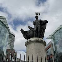 Ahead you will see a statue of the notorious British Naval Commander Horatio Nelson. Tap below to read more. 👇