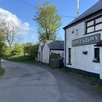 Start outside the Rose & Crown pub. Please note it’s no longer open. Head towards Mynydd Meio Common.