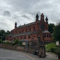 Start with St Paul’s Church behind you. Turn right down Carlton Hill