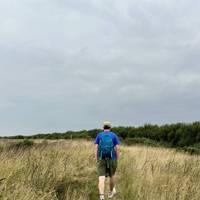 Keep right along the grassy footpath on the top. The lower path to the right can be used by bikes or wheels.