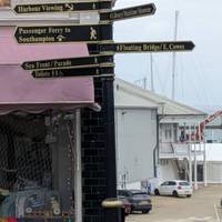 Join the Coastal Path at the top of Shooter's Hill in Cowes at Tonino's restaurant.
