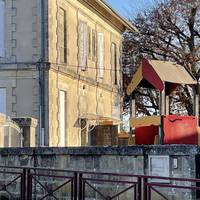 Make your way to St Christophe des Bardes, 2km from Saint Emilion on the D243. You’ll see the school on your right as you arrive.