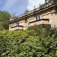 One of the few surviving features of the garden is the 1836 Botanic Lodge. It has been Grade II listed and is used as a kids nursery.