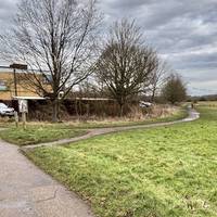 Just before the golf club house, turn right onto an earth/gravel track.