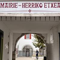 Départ depuis la Mairie de Saint Palais ! Tout le monde dans la poussette.