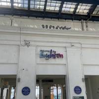 Start the walk at Brighton station. Head towards the main exit.