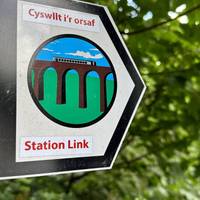 Look out for Station Link waymarkers as you go for this first part.