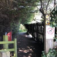 Start at the Star in Chalton. The Chiltern Way entrance is alongside their extensive beer garden at the back of the car park. 