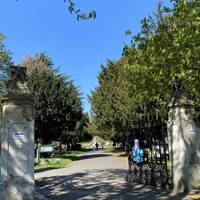 The cemetery is open 10am - 3:30pm in winter and until 4:30pm in the summer. You can find toilets here by the gate house.
